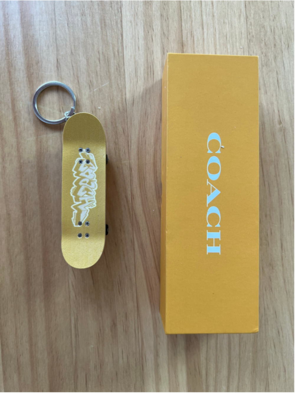 RARE Coach 2023 Limited Yellow Finger Skateboard Graffiti Keychain Sanya Popup i